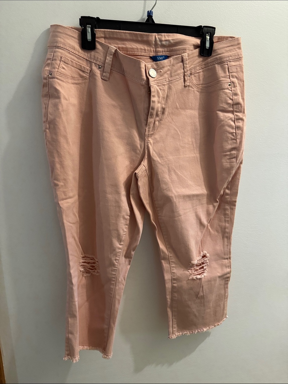 YMI Mid-rise Cropped Capri  Size 16.